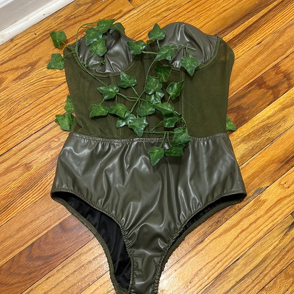 Ivory leaf body suit